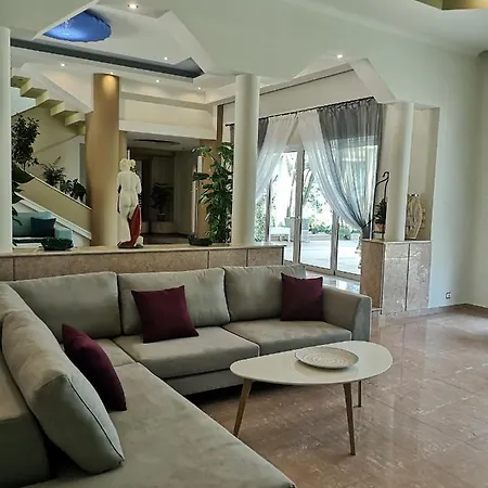 Louis Luxury By Living In Blue