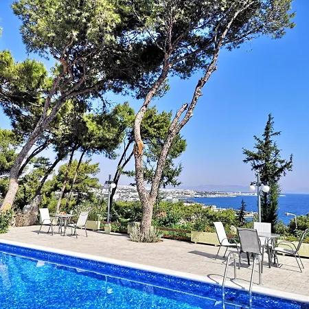 فيلة Louis Luxury By Living In Blue