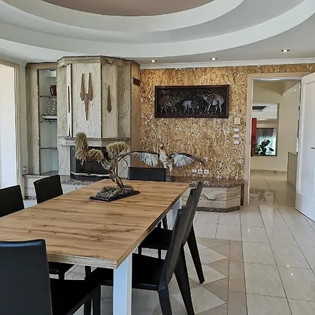 فيلة Louis Luxury By Living In Blue *