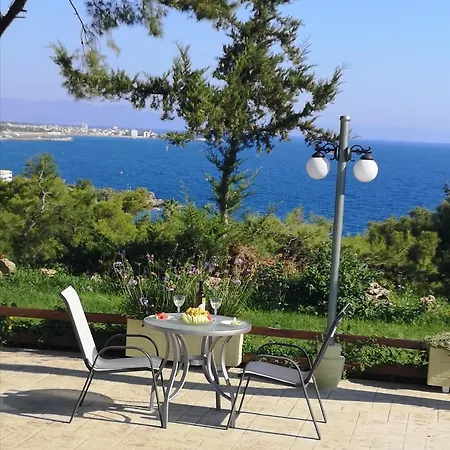 Louis Luxury By Living In Blue *