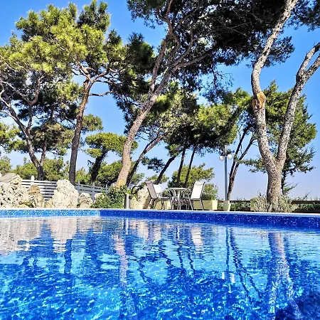 Louis Luxury By Living In Blue Vilă