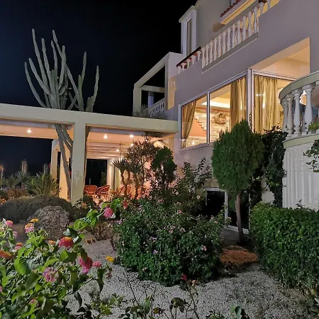 Louis Luxury By Living In Blue Vilă