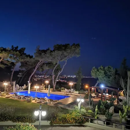 Louis Luxury By Living In Blue Vilă *