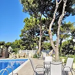 Louis Luxury By Living In Blue Villa *