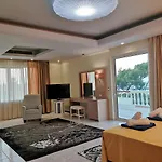 Louis Luxury By Living In Blue Villa *