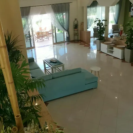 Louis Luxury By Living In Blue Villa *