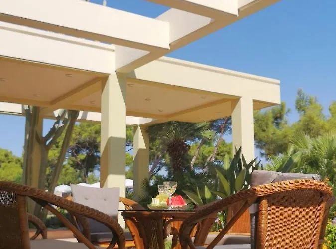 Louis Luxury By Living In Blue *