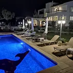 Louis Luxury By Living In Blue Vila