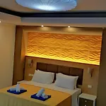 Louis Luxury By Living In Blue Vila