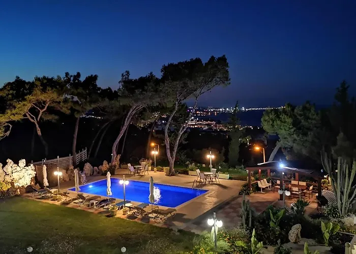 Louis Luxury By Living In Blue Villa